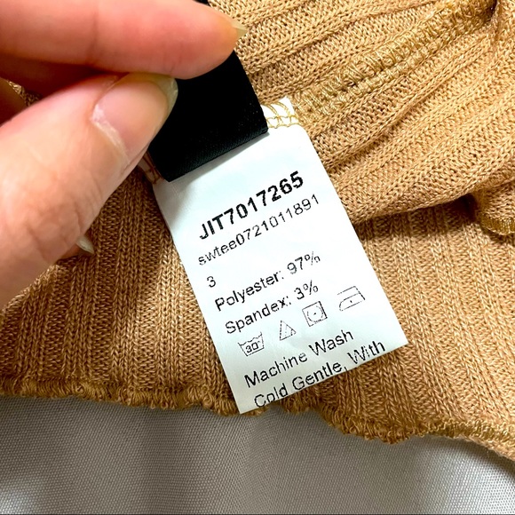 Solid Beige Button Front Stretch Body-con Fitted Plunge Short Sleeves Crop Top - Picture 4 of 6